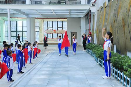 红领巾，爱祖国 ——深圳市仙桐实验小学举行少先队入队仪式