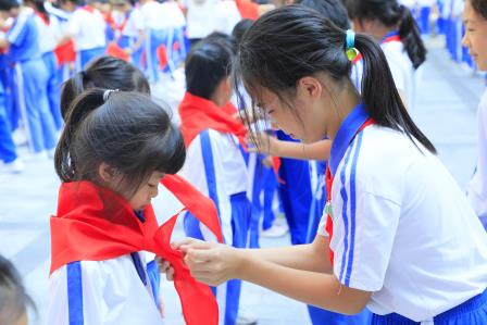 红领巾，爱祖国 ——深圳市仙桐实验小学举行少先队入队仪式