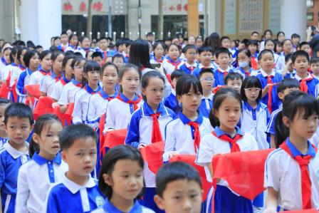 红领巾，爱祖国 ——深圳市仙桐实验小学举行少先队入队仪式