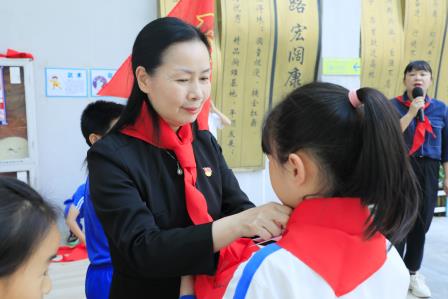 红领巾，爱祖国 ——深圳市仙桐实验小学举行少先队入队仪式