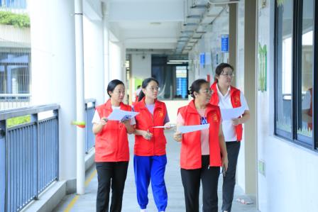 深圳市仙桐实验小学开展党员教师先锋示范岗巡查课后服务活动