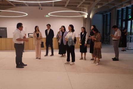 罗湖外语小学接待成都教育同仁来访
