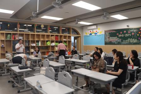 罗湖外语小学接待成都教育同仁来访
