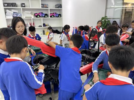 洪湖小学“读行课堂”走进少科城，寻科技之美，探智慧之光！