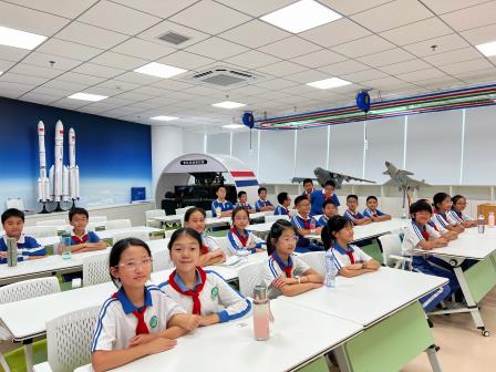 洪湖小学“读行课堂”走进少科城，寻科技之美，探智慧之光！