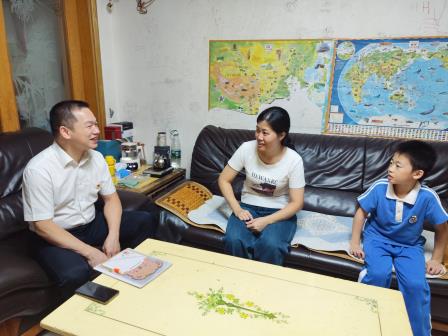 百名党员带头搭建家校“心桥” 千份关爱交融滋养民生“心田” ——深圳市松泉实验学校党总支开展“千名党员访万家”主题活动