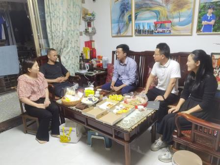 百名党员带头搭建家校“心桥” 千份关爱交融滋养民生“心田” ——深圳市松泉实验学校党总支开展“千名党员访万家”主题活动