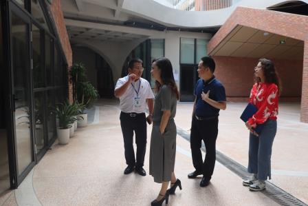 罗湖区图书馆苏锦姬馆长率队莅临罗湖外语小学指导新图书馆建设工作