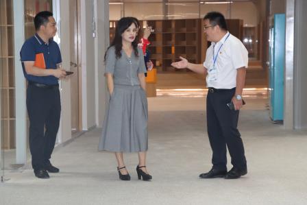 罗湖区图书馆苏锦姬馆长率队莅临罗湖外语小学指导新图书馆建设工作