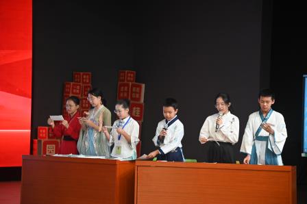 国风街舞、飞花令、朗诵吟唱、快闪.....穿越古今的文化盛宴轮番上演 ——桂园中学第八届国语文化节精彩回顾~