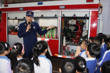 消防安全心间记 防患意识践于行 ——深圳市南湖小学举行2024-2025学年第一学期消防疏散演练