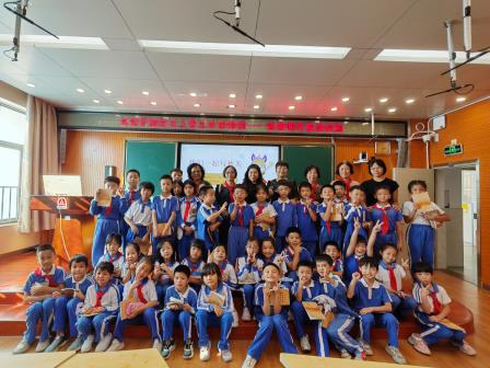 种写作的种子，浇梦想之花 ——深圳市华丽小学举行作家进校园活动