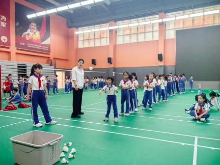 深圳市怡景小学开展“校长杯”班际羽毛球联赛