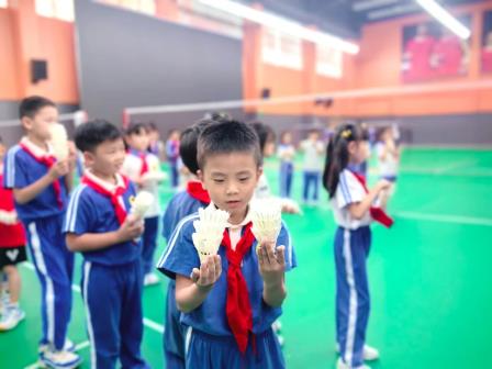 深圳市怡景小学开展“校长杯”班际羽毛球联赛