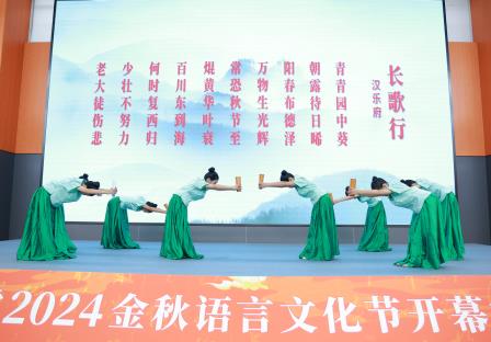 深圳市怡景小学举行2024金秋语言文化节开幕式暨新生开笔礼