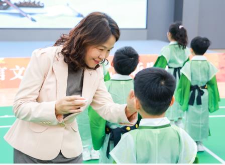 深圳市怡景小学举行2024金秋语言文化节开幕式暨新生开笔礼
