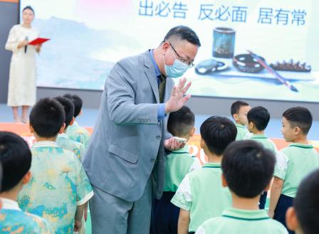 深圳市怡景小学举行2024金秋语言文化节开幕式暨新生开笔礼