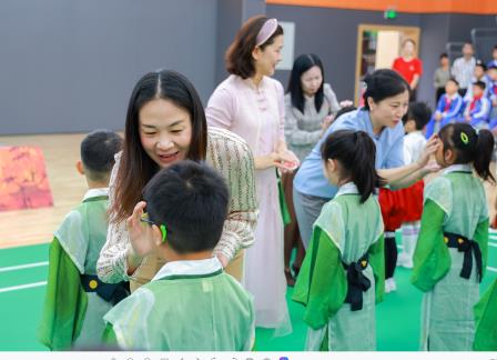 深圳市怡景小学举行2024金秋语言文化节开幕式暨新生开笔礼