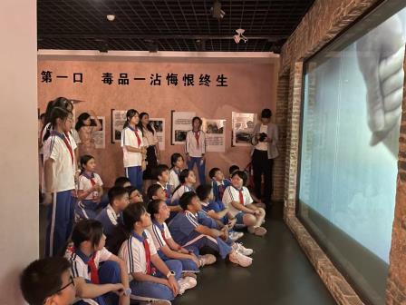 “行走+”课程，筑起禁毒“防火墙”！——翠茵学校“每周半天计划”成功开启