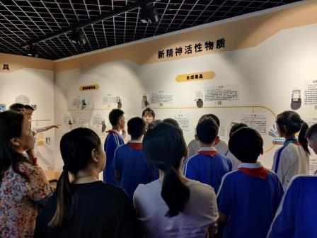 “行走+”课程，筑起禁毒“防火墙”！——翠茵学校“每周半天计划”成功开启
