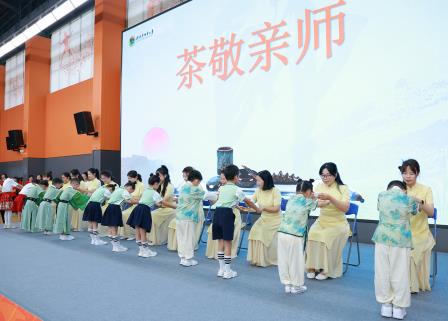 深圳市怡景小学举行2024金秋语言文化节开幕式暨新生开笔礼