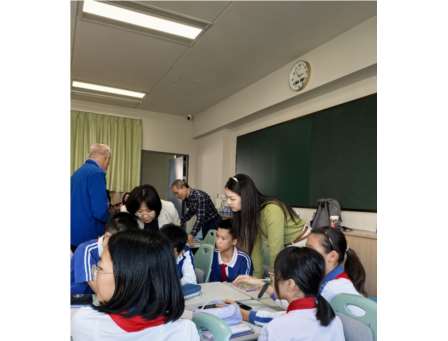 AI 激发写作新意——邱洁苡工匠人才创新工作室与罗湖区小学英语联合立体教研活动试讲研磨