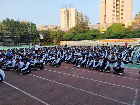 罗湖外语实验学校初三年级期中考试表彰大会圆满举行 