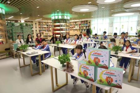 深圳关爱行动公益基金会向草埔小学捐赠绘本