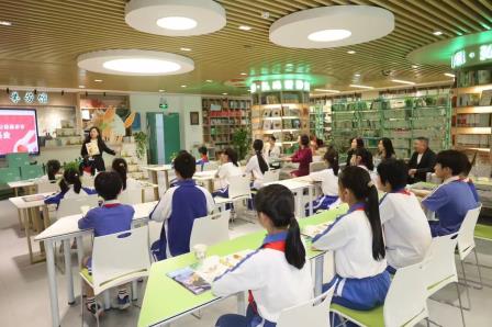 深圳关爱行动公益基金会向草埔小学捐赠绘本