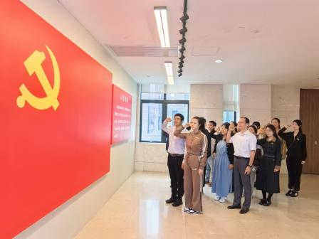 弘扬教育家精神，铸魂强师向未来 ——深圳市罗湖未来学校党支部赴深圳党史馆开展主题党日活动