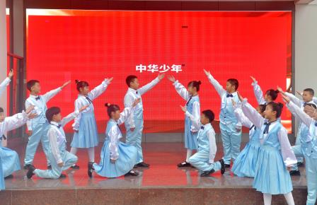 弘扬爱国精神，树立报国之志 ——主题升旗仪式（第十五周）