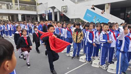 弘扬爱国精神，树立报国之志 ——主题升旗仪式（第十五周）