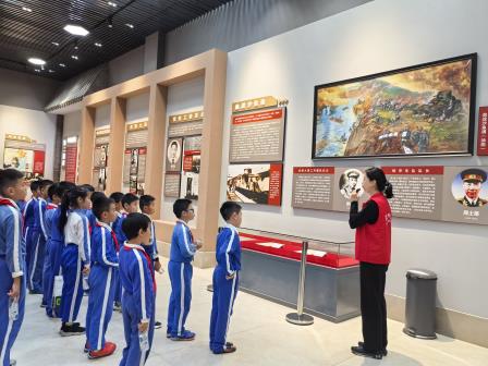 铭记光辉历史，传承红色基因——凤光小学少先队员到深圳革命烈士陵园开展实践活动