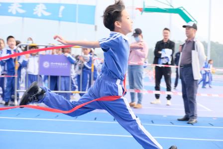 运动强体魄，自在乐童年——深圳市莲南教育集团安芳小学第十三届秋季运动会圆满举行