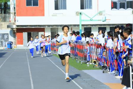 23人次刷新校记录，创历届之最！——深圳市仙桐实验小学举办第十届运动会
