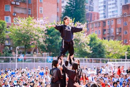 城景巡回谱绚丽华章 强体奋进铸松泉辉煌 ——深圳市松泉实验学校隆重举行第二十三届体育文化节开幕式