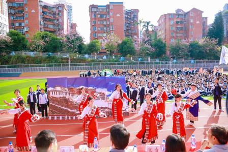 城景巡回谱绚丽华章 强体奋进铸松泉辉煌 ——深圳市松泉实验学校隆重举行第二十三届体育文化节开幕式