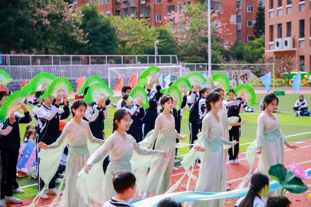 城景巡回谱绚丽华章 强体奋进铸松泉辉煌 ——深圳市松泉实验学校隆重举行第二十三届体育文化节开幕式
