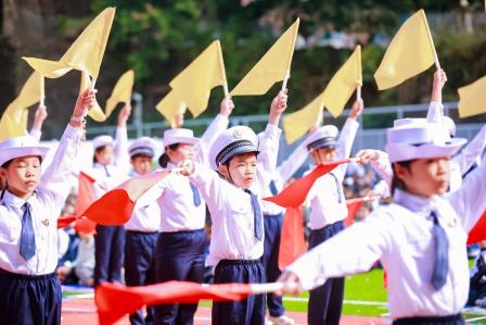 城景巡回谱绚丽华章 强体奋进铸松泉辉煌 ——深圳市松泉实验学校隆重举行第二十三届体育文化节开幕式