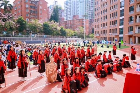 城景巡回谱绚丽华章 强体奋进铸松泉辉煌 ——深圳市松泉实验学校隆重举行第二十三届体育文化节开幕式