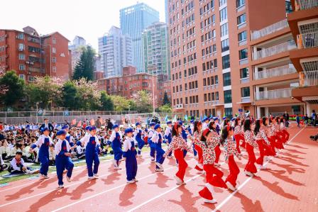 城景巡回谱绚丽华章 强体奋进铸松泉辉煌 ——深圳市松泉实验学校隆重举行第二十三届体育文化节开幕式