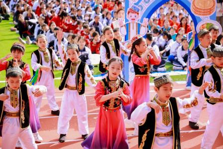 城景巡回谱绚丽华章 强体奋进铸松泉辉煌 ——深圳市松泉实验学校隆重举行第二十三届体育文化节开幕式