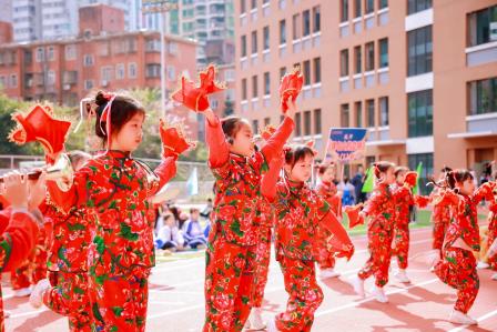 城景巡回谱绚丽华章 强体奋进铸松泉辉煌 ——深圳市松泉实验学校隆重举行第二十三届体育文化节开幕式