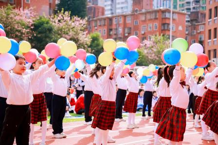 城景巡回谱绚丽华章 强体奋进铸松泉辉煌 ——深圳市松泉实验学校隆重举行第二十三届体育文化节开幕式
