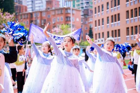 城景巡回谱绚丽华章 强体奋进铸松泉辉煌 ——深圳市松泉实验学校隆重举行第二十三届体育文化节开幕式