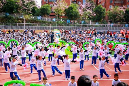 城景巡回谱绚丽华章 强体奋进铸松泉辉煌 ——深圳市松泉实验学校隆重举行第二十三届体育文化节开幕式