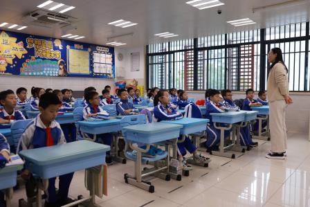 铭记光辉历史，传承爱国爱校精神 ——深圳市翠北实验小学第15周主题班会