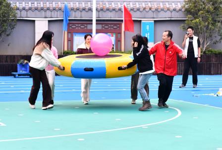 趣享运动，“燃”动冬日 ——深圳市靖轩小学举办教职工趣味运动会