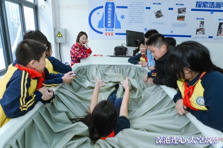 三校学子共研学！深港连心·太空筑梦研学实践活动举行
