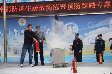 全员参与，实战模拟——新秀小学举行消防疏散安全演练